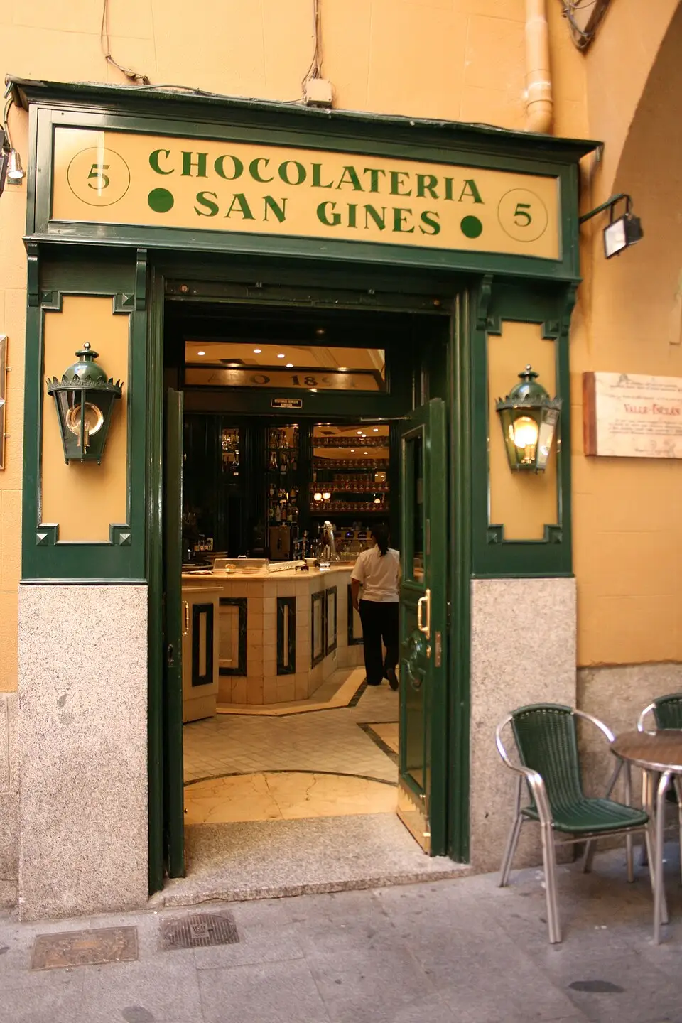 Chocolatería San Ginés (chocolate con churros), Madrid